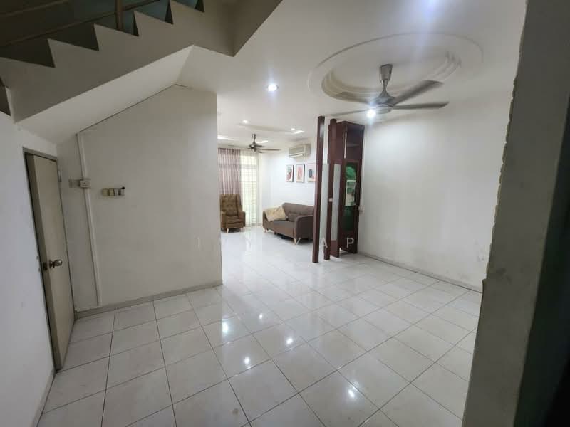 2-storey Terraced House for Rent in Taman Tambun Emas (Simpang Ampat) - Ivy Yap - Living Room - PropertyGuru.com.my