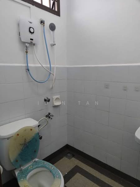 Rumah Teres 1.5 Tingkat untuk Dijual di Taman Pelangi Indah (Ulu Tiram) - Iden Tan - Bathroom - PropertyGuru.com.my