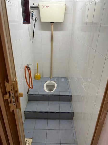 Rumah Flat untuk Disewa di Teratai - Mohd Adryzam - Bathroom - PropertyGuru.com.my