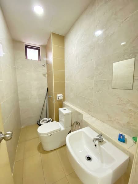 Service Residence for Sale at D'Summit Residences - Alan Toh - Bathroom - PropertyGuru.com.my