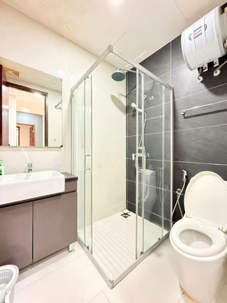 Condominium for Rent at Amberside @ Country Garden Danga Bay - Genki Yap - Bathroom - PropertyGuru.com.my