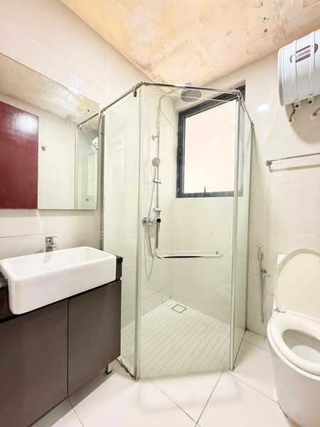 Condominium for Rent at Amberside @ Country Garden Danga Bay - Genki Yap - Bathroom - PropertyGuru.com.my
