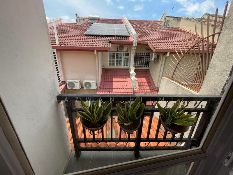Rumah Teres 2 Tingkat untuk Dijual di Taman Tun Dr Ismail (Kuala Lumpur) - Hazwan Hilmi - Balcony - PropertyGuru.com.my