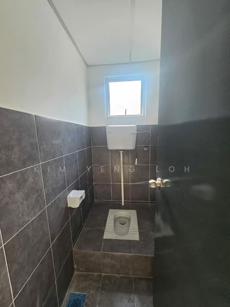 Kedai untuk Disewa di Bandar Indahpura (Kulai) - Kim Yeng Loh - Bathroom - PropertyGuru.com.my