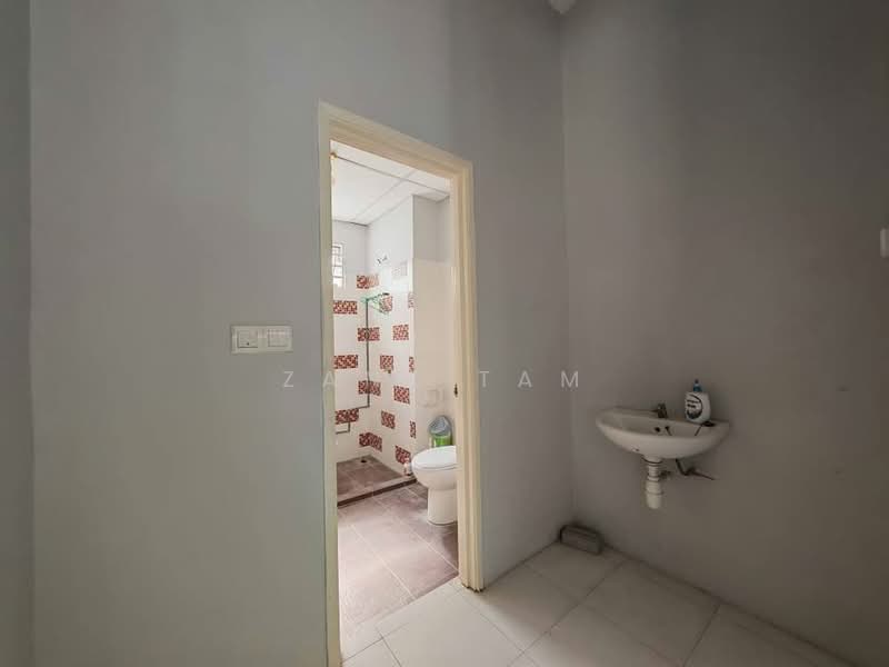 Shop / Office for Rent in Bayan Baru (Penang) - Zane Tam - Bathroom - PropertyGuru.com.my