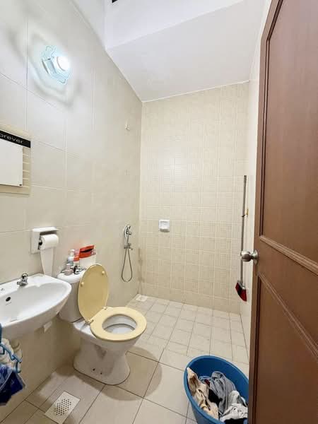 Cluster House for Sale in Taman Gaya (Ulu Tiram) - Yik Tat - Bathroom - PropertyGuru.com.my