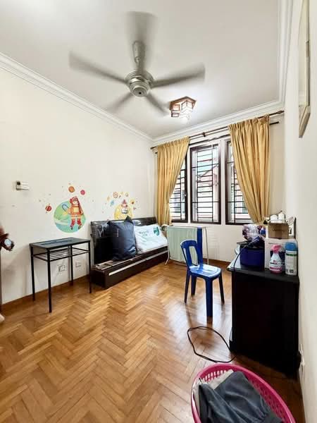 Cluster House for Sale in Taman Gaya (Ulu Tiram) - Yik Tat - Living Room - PropertyGuru.com.my