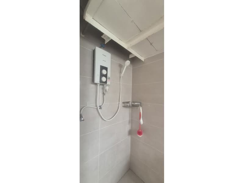 Flat for Sale at Seksyen 4 Wangsa Maju Flat - Elisa . - Bathroom - PropertyGuru.com.my