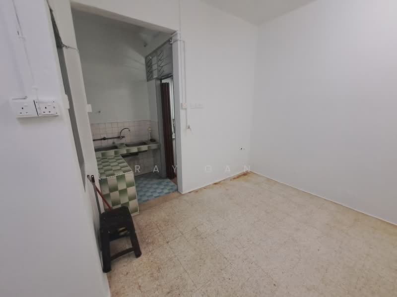 Rumah Flat untuk Dijual di Jalan Chempedak - Ray Gan - Kitchen - PropertyGuru.com.my