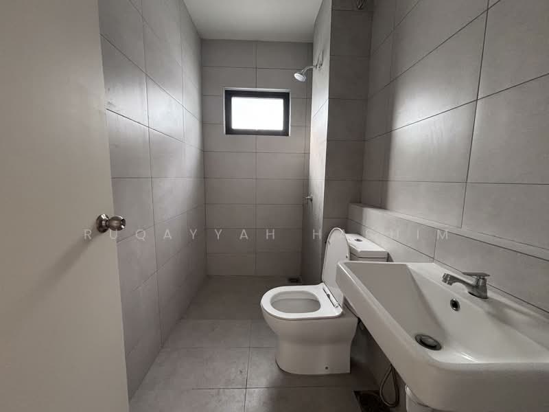 2-storey Terraced House for Rent in Dengkil (Selangor) - Ruqayyah Hashim - Bathroom - PropertyGuru.com.my