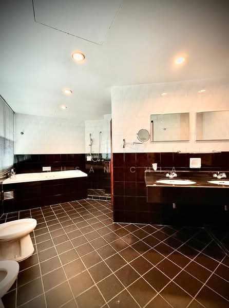 Kondominium untuk Dijual di Silverton Condominium - Susan Chia - Bathroom - PropertyGuru.com.my