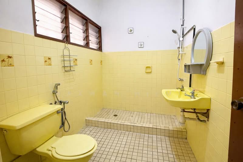 Rumah Berkembar untuk Dijual di Taman Tun Dr Ismail (Kuala Lumpur) - Hazwan Hilmi - Bathroom - PropertyGuru.com.my