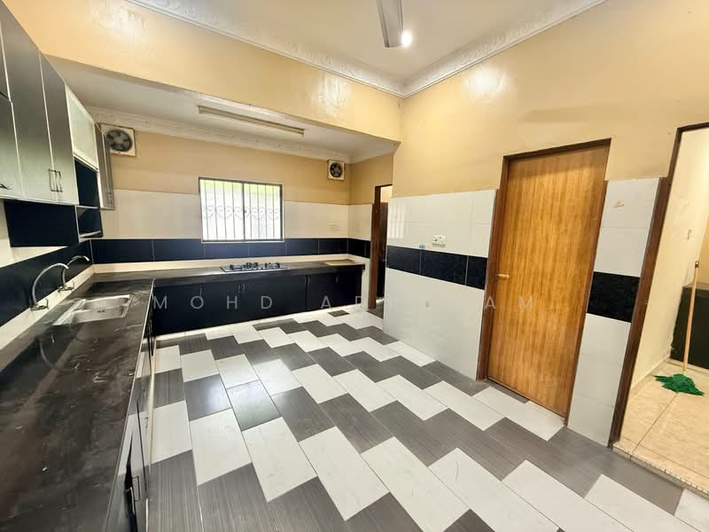 1-storey Terraced House for Sale in Kawasan 6, Taman Gembira Baru (Klang) - Mohd Adryzam - Kitchen - PropertyGuru.com.my