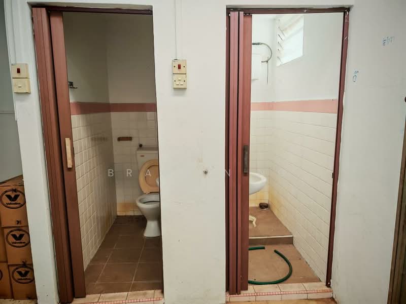 Rumah Teres 2 Tingkat untuk Disewa di Jelutong (Penang) - Brandon Ng - Bathroom - PropertyGuru.com.my