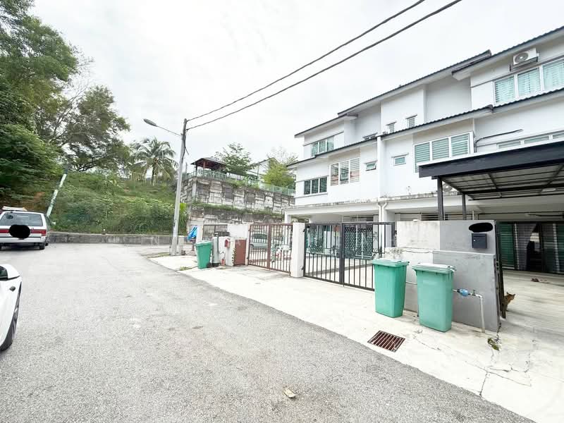 Townhouse for Sale in Taman Kantan Permai (Kajang) - Nana Cheah - Exterior - PropertyGuru.com.my
