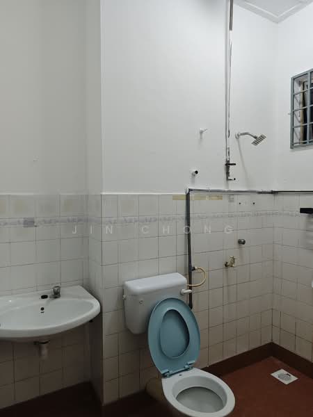 Rumah Teres 2 Tingkat untuk Disewa di Permas Jaya (Johor) - Jin Chong - Bathroom - PropertyGuru.com.my