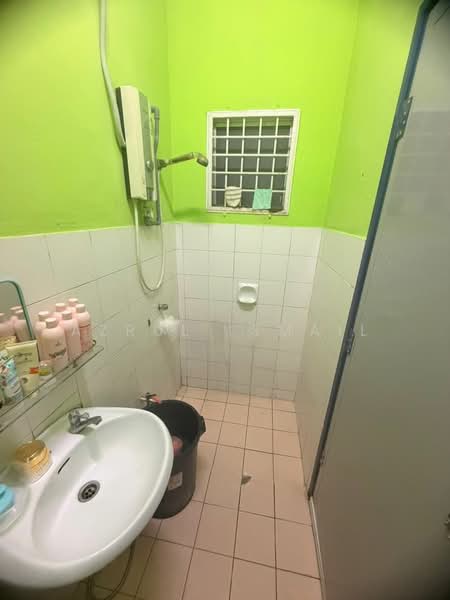 Condominium for Sale at Indah Condominium - Azrul Ismail - Bathroom - PropertyGuru.com.my