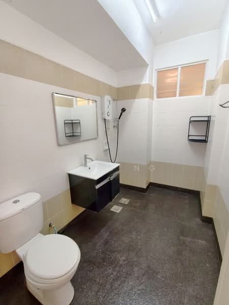 Kondominium untuk Dijual di D'Piazza - Cris Ng - Bathroom - PropertyGuru.com.my