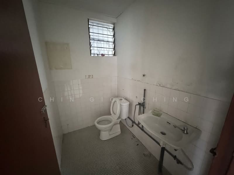 Rumah Berkembar untuk Dijual di Kota Kinabalu (Sabah) - Chin Giok Ching - Bathroom - PropertyGuru.com.my