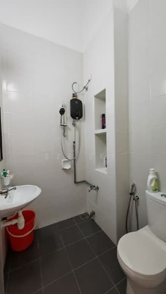 Rumah Teres 2 Tingkat untuk Dijual di Setia Eco Gardens (Gelang Patah) - Sze Lee - Bathroom - PropertyGuru.com.my