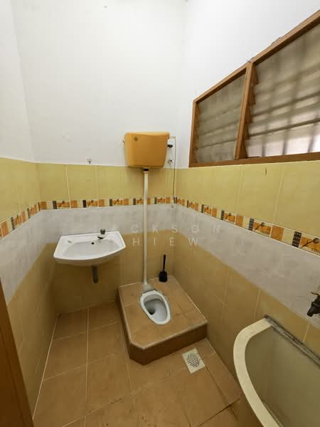 Rumah Teres 2.5 Tingkat untuk Disewa di Lahat (Perak) - Khiew Jackson - Bathroom - PropertyGuru.com.my