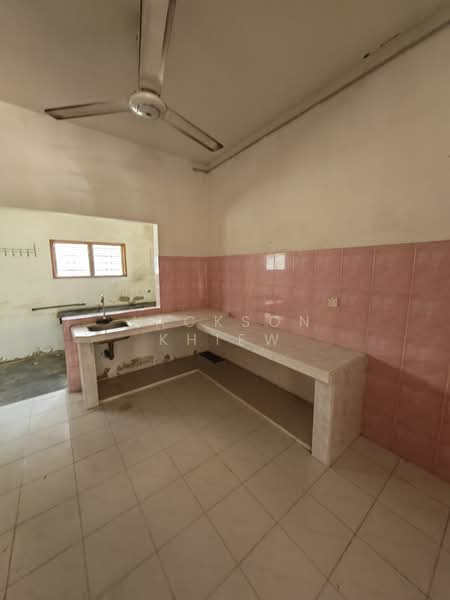 Rumah Teres 2.5 Tingkat untuk Disewa di Lahat (Perak) - Khiew Jackson - Kitchen - PropertyGuru.com.my