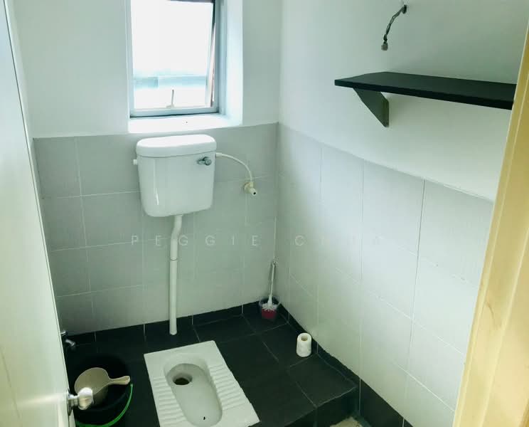 Office for Rent in Taman Molek (Johor Bahru) - Peggie Chua - Bathroom - PropertyGuru.com.my