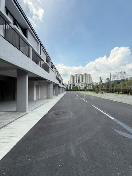 Rumah Teres 2 Tingkat untuk Dijual di Taman Bukit Serdang (Seri Kembangan) - Hawk Lee - Exterior - PropertyGuru.com.my