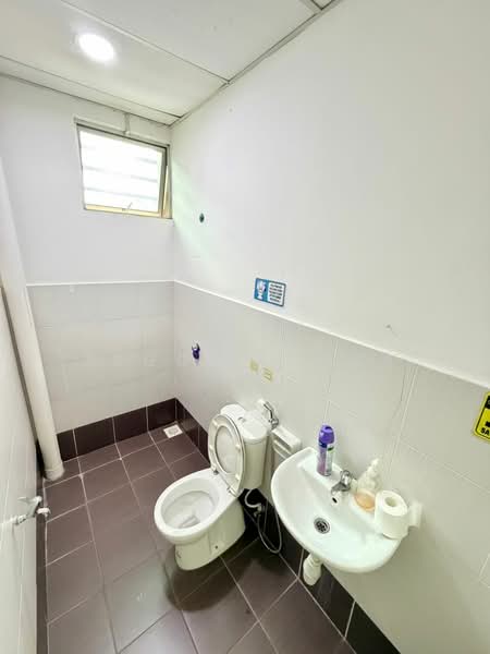 Shop for Rent in Taman Molek (Johor Bahru) - Peggie Chua - Bathroom - PropertyGuru.com.my