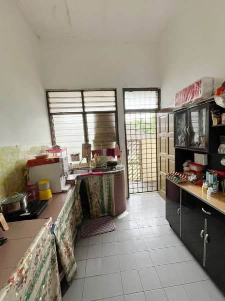 Rumah Teres 1 Tingkat untuk Dijual di Taman Rinting (Masai) - Carson . - Kitchen - PropertyGuru.com.my
