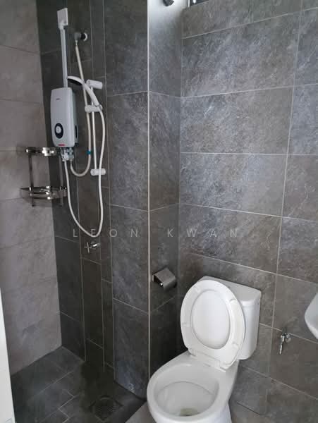 Servis Apartment untuk Disewa di Traders Park - Leon Kwan - Bathroom - PropertyGuru.com.my