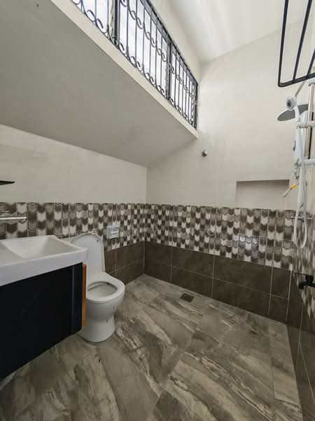 Rumah Banglo untuk Dijual di Taman Cuepacs (Cheras) - Addy Ng - Bathroom - PropertyGuru.com.my