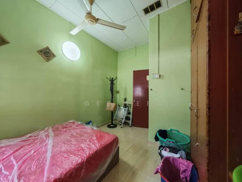 2-storey Terraced House for Sale in Taman Selayang Jaya (Selayang) - GEE Lee - Bedroom - PropertyGuru.com.my