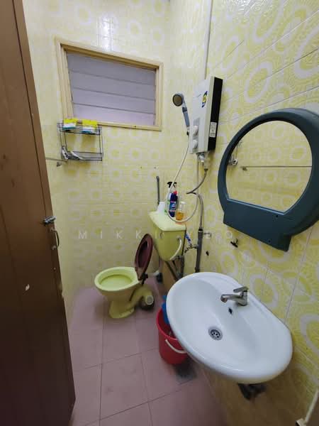 Semi-Detached House for Sale in Taman Pelangi (Johor Bahru) - Mikki Yeo - Bathroom - PropertyGuru.com.my