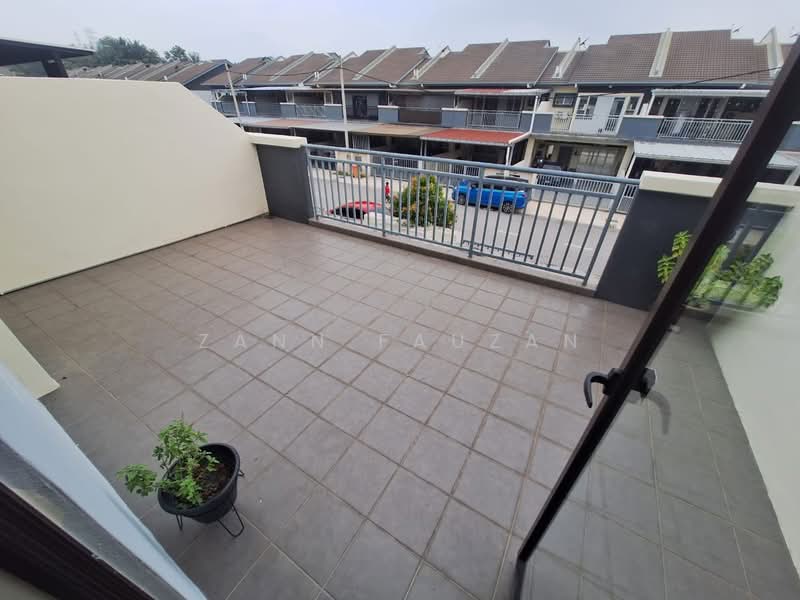 Terraced House for Rent in Rawang (Selangor) - Zann Fauzan - Balcony - PropertyGuru.com.my