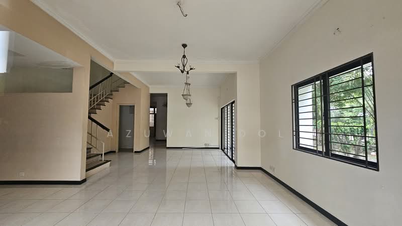 Rumah Teres untuk Disewa di Bukit Jelutong (Shah Alam) - Azuwan Dol - Living Room - PropertyGuru.com.my