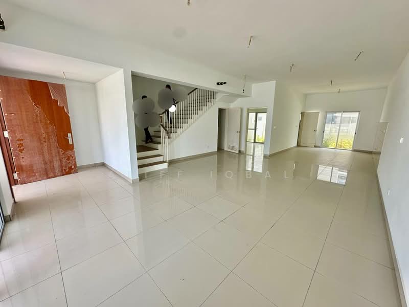 Rumah Teres 2 Tingkat untuk Dijual di Bandar Gamuda Cove (Dengkil) - Aliff Iqbal - Living Room - PropertyGuru.com.my