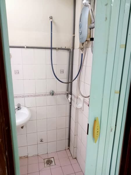 Pangsapuri untuk Dijual di Pangsapuri Cemara - Michael Lee - Bathroom - PropertyGuru.com.my