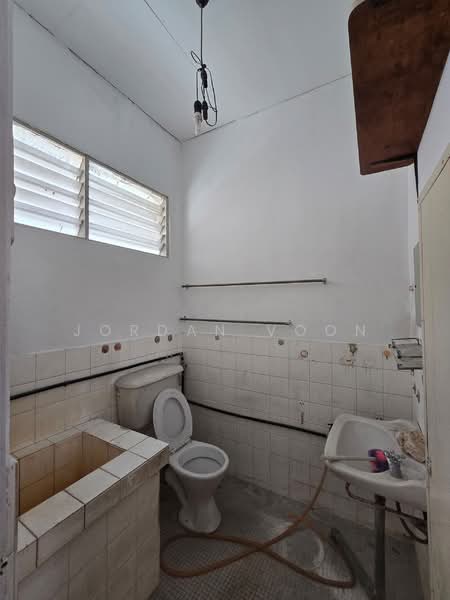 Rumah Teres untuk Dijual di Gelugor (Penang) - Jordan Voon - Bathroom - PropertyGuru.com.my