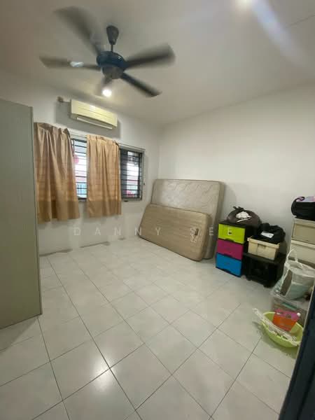 1-storey Terraced House for Sale in Taman Kulai Besar (Kulai) - Danny See - Bedroom - PropertyGuru.com.my