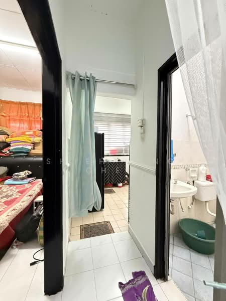 1-storey Terraced House for Sale in Taman Puteri Wangsa (Ulu Tiram) - Shieh Long Chen - Bedroom - PropertyGuru.com.my