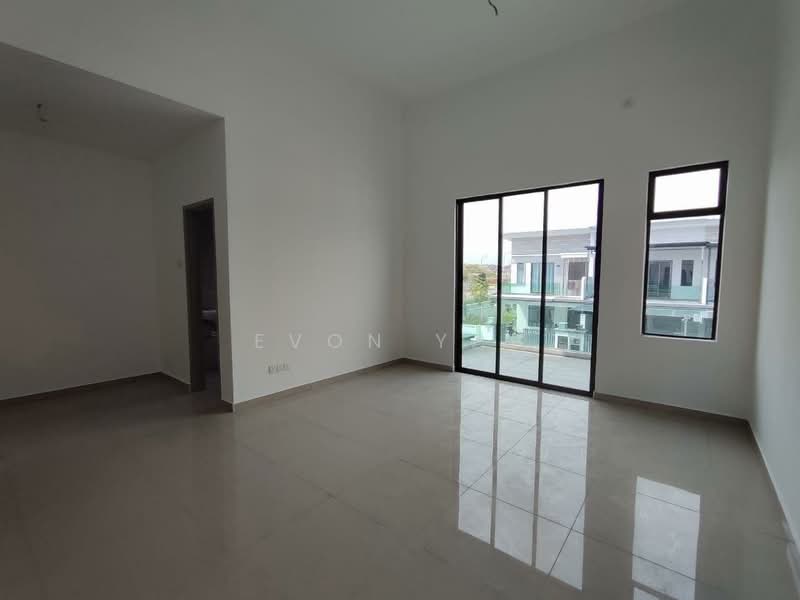 2-storey Terraced House for Sale in Taman Bestari Indah (Ulu Tiram) - Evon Yap - Living Room - PropertyGuru.com.my
