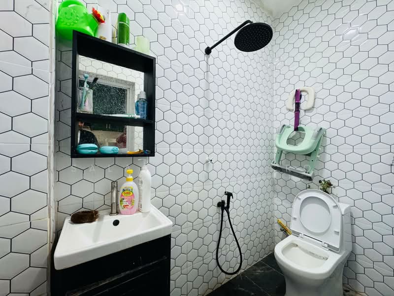 Terraced House for Sale in Taman Desa Permai (Kapar) - Salawati Busro - Bathroom - PropertyGuru.com.my