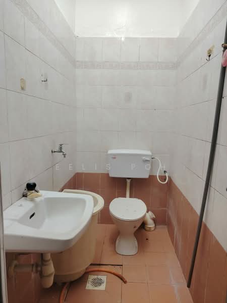 2-storey Terraced House for Sale in Butterworth (Penang) - EeLis Poh - Bathroom - PropertyGuru.com.my