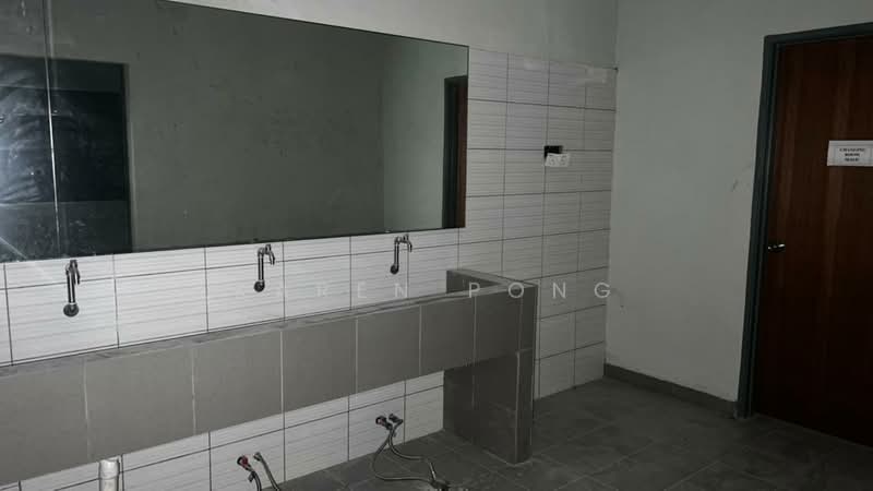 Factory for Rent in Klang (Selangor) - Karen Pong - Bathroom - PropertyGuru.com.my