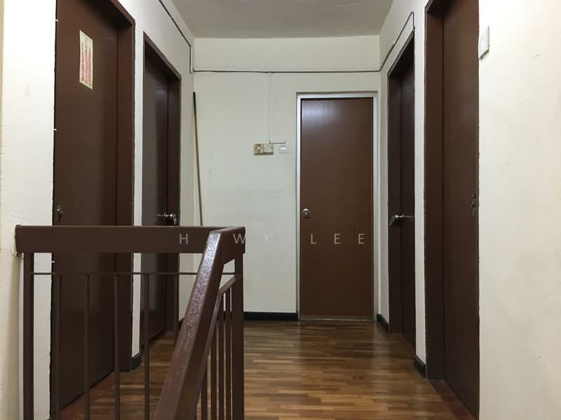 Rumah Teres 2 Tingkat untuk Dijual di Serdang (Seri Kembangan) - Hawk Lee - Corridor - PropertyGuru.com.my