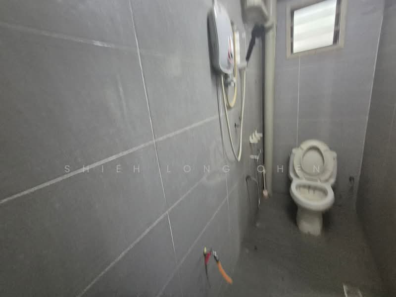 1-storey Terraced House for Sale in Permas Jaya (Johor) - Shieh Long Chen - Bathroom - PropertyGuru.com.my