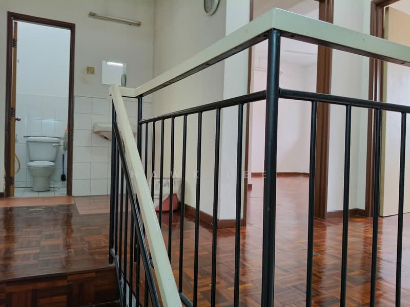 Rumah Teres 2.5 Tingkat untuk Dijual di Bandar Putra Permai (Seri Kembangan) - Hawk Lee - Bathroom - PropertyGuru.com.my