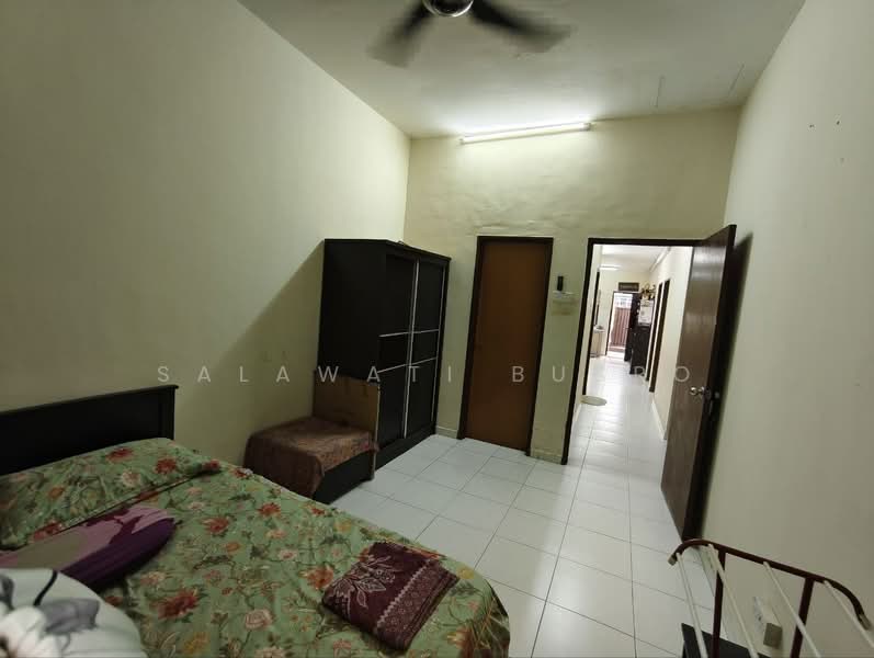 1-storey Terraced House for Sale in Kampung Bukit Kapar (Kapar) - Salawati Busro - Bedroom - PropertyGuru.com.my