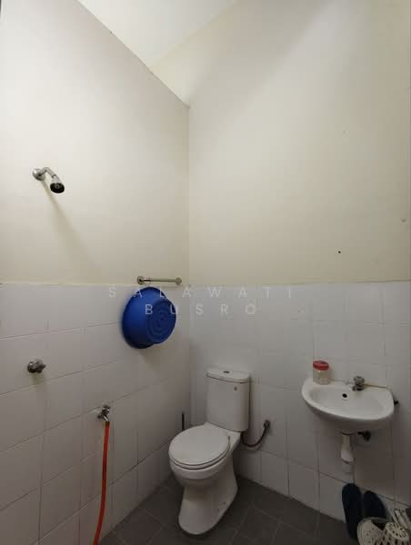 1-storey Terraced House for Sale in Kampung Bukit Kapar (Kapar) - Salawati Busro - Bathroom - PropertyGuru.com.my